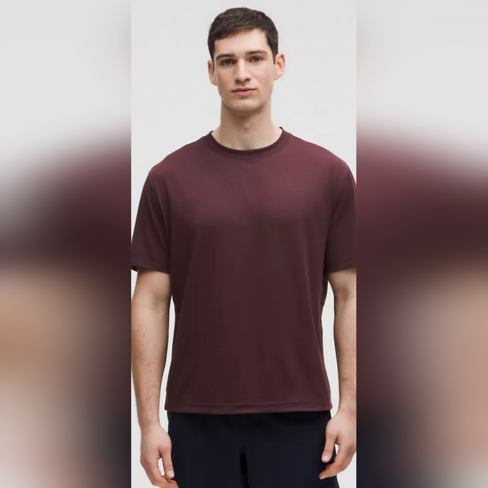 lululemon athletica Men's Short Sleeve Tee in Midnight Plum Size XL